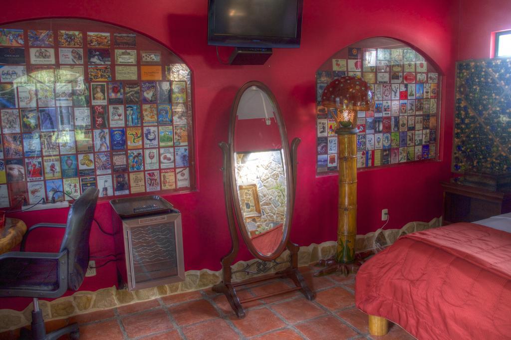 Gingerbread Restaurant & Hotel Nuevo Arenal Oda fotoğraf