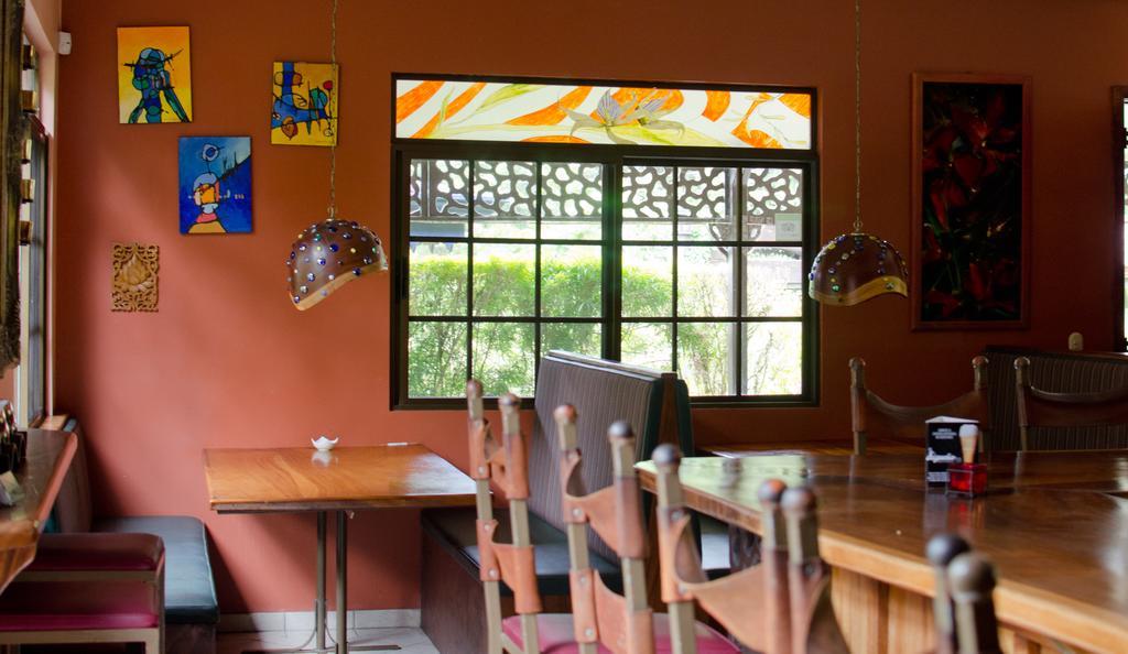 Gingerbread Restaurant & Hotel Nuevo Arenal Dış mekan fotoğraf